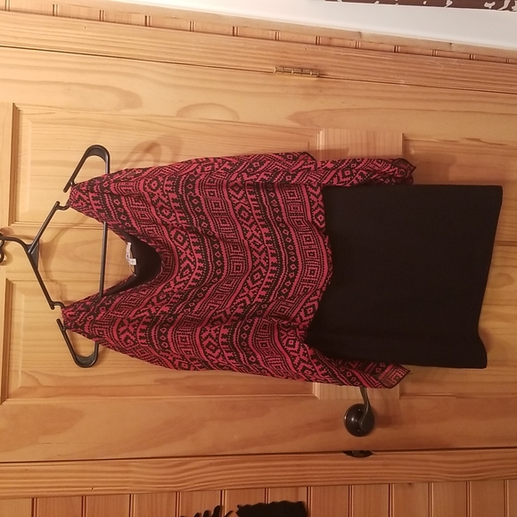 BAILEYGIRL Dresses & Skirts - Medium BAILEYGIRL Cold Shoulder Handkerchief Dress.